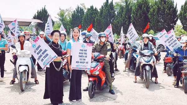 Lâm Đồng chú trọng truyền thông bảo đảm an toàn, bình đẳng cho phụ nữ dân tộc thiểu số.