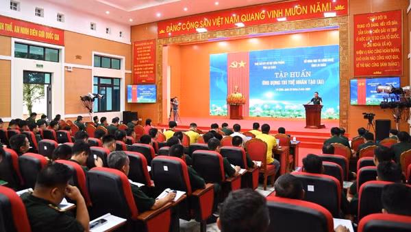Bộ đội Biên phòng Lai Châu tổ chức tập huấn sử dụng trí tuệ nhân tạo cho 120 cán bộ, chiến sĩ trong toàn lực lượng.