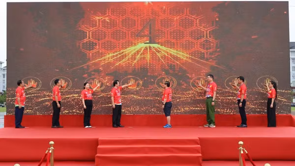 Các đồng chí lãnh đạo tỉnh Lai Châu tham gia nghi thức hưởng ứng Tháng hành động phòng, chống ma túy được phát động trực tuyến trên toàn quốc.