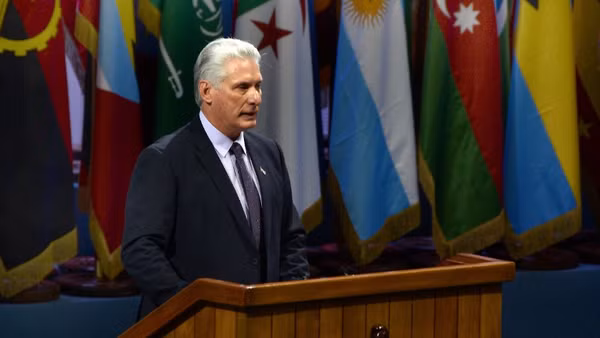 Chủ tịch Cuba Miguel Diaz-Canel phát biểu tại một hội nghị ở Havana. (Ảnh: THX/TTXVN)