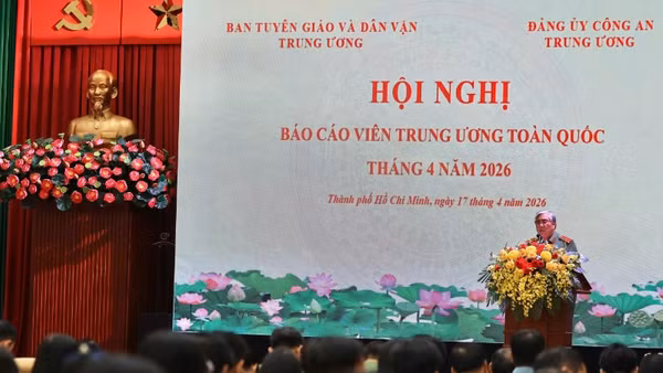 Các đại biểu tham luận tại chương trình. (Ảnh: TRỌNG ANH)