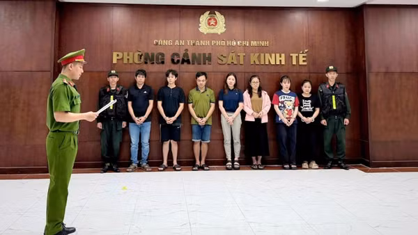 Các đối tượng tại cơ quan chức năng. (Ảnh: Công an cung cấp)