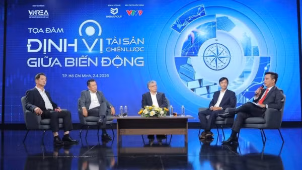 Các đại biểu chia sẻ tại tọa đàm.