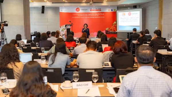 Đại diện Hiệp hội Lương thực thực phẩm Thành phố Hồ Chí Minh chia sẻ tại chương trình. 