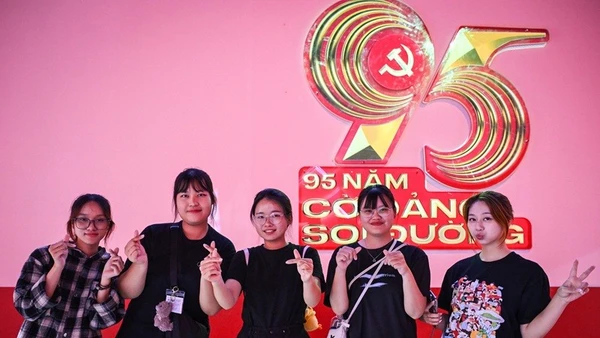 Thế hệ trẻ ngày càng quan tâm và muốn tìm về lịch sử.