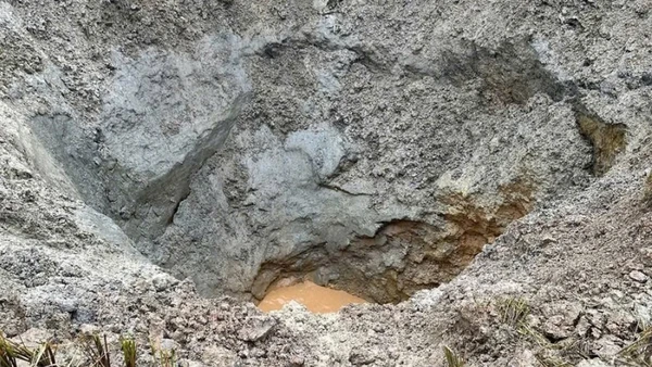 Hố sụt tại xuất hiện tại xã Ngọc Long, tỉnh Tuyên Quang.