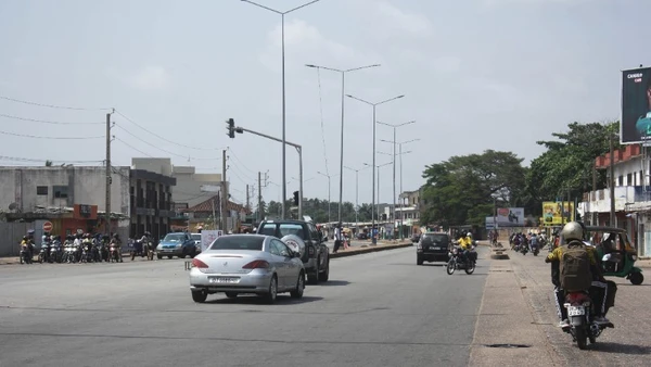Quang cảnh đường phố tại Cotonou, Benin, ngày 7/12/2025. (Ảnh: THX/TTXVN)