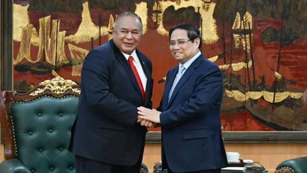 Thủ tướng Chính phủ Phạm Minh Chính và Bộ trưởng Ngoại giao và Hợp tác Timor-Leste Bendito dos Santos Freitas. (Ảnh: TRẦN HẢI)