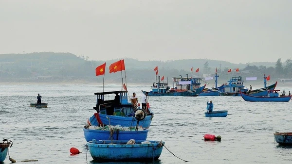 Ngư dân vươn khơi bám biển, thực hiện nghiêm quy định chống khai thác IUU.