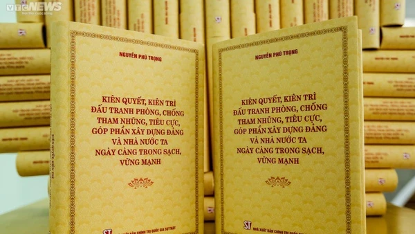 Cuốn sách "Kiên quyết, kiên trì đấu tranh phòng, chống tham nhũng, tiêu cực, góp phần xây dựng Ðảng và Nhà nước ta ngày càng trong sạch, vững mạnh" của cố Tổng Bí thư Nguyễn Phú Trọng.