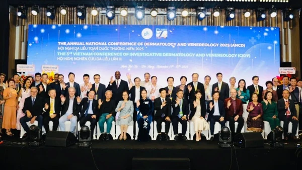 Các đại biểu trong nước và quốc tế tham gia phiên khai mạc Hội nghị Da liễu toàn quốc năm 2025 và Hội nghị Nghiên cứu da liễu Việt Nam lần thứ III.