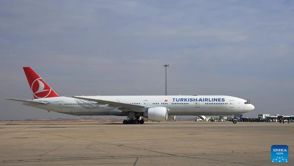 Một máy bay của Hãng hàng không Thổ Nhĩ Kỳ đáp xuống Sân bay quốc tế Damascus ở Thủ đô Damascus của Syria, ngày 23/1/2025. Sự kiện đánh dấu việc Hãng hàng không Thổ Nhĩ Kỳ nối lại các chuyến bay tới Syria sau 13 năm đình trệ. (Ảnh: THX) 