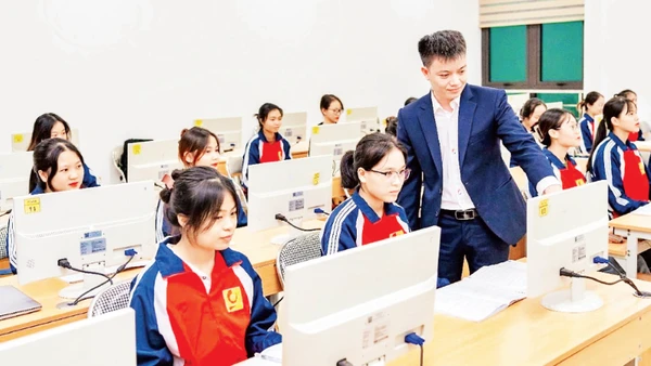 Sinh viên Trường đại học Công nghiệp trong giờ thực hành. (Ảnh: TUỆ NGHI)