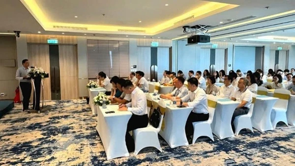 Tập huấn công tác Đảng cho các chi bộ, đảng viên. (Ảnh: MINH HOÀN)