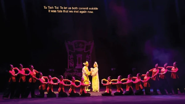 Cảnh trong vở "Các cụ gánh còng lưng" (Nhà hát Nghệ thuật truyền thống tỉnh Ninh Bình) - tác phẩm đạt Huy chương Vàng vở diễn tại Liên hoan quốc tế sân khấu thử nghiệm năm 2025.