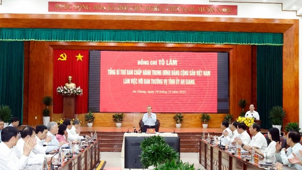 Tổng Bí thư Tô Lâm làm việc với Ban Thường vụ tỉnh ủy An Giang. (Ảnh: Thống Nhất/TTXVN) 