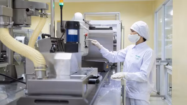 Công ty Cổ phần Traphaco ứng dụng hệ thống quản lý môi trường theo tiêu chuẩn ISO 14001, góp phần kiểm soát và giảm thiểu các tác động tiêu cực đến môi trường từ hoạt động sản xuất. (Ảnh MỸ HÀ)