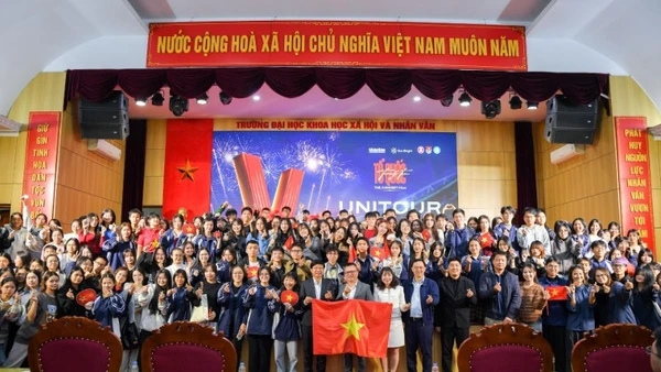 “Tổ quốc trong tim” - dấu ấn đặc biệt tại Trường đại học Khoa học Xã hội và Nhân văn.