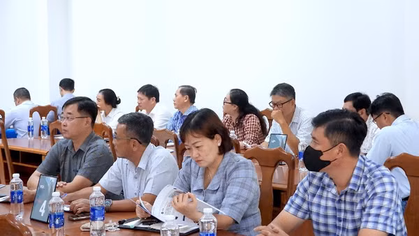 Đội ngũ cán bộ chủ chốt cấp sở, ngành ở Cà Mau tham gia chương trình tập huấn nâng cao năng lực cạnh tranh hướng tới tăng trưởng hai con số giai đoạn 2026-2030.