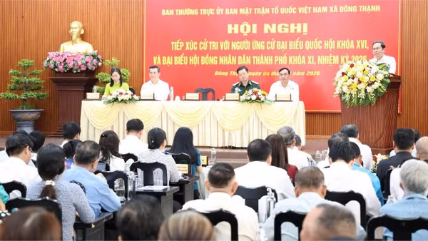 Đồng chí Trần Thanh Mẫn chia sẻ và làm rõ một số nội dung cử tri của các xã khu vực huyện Hóc Môn cũ quan tâm, kiến nghị.