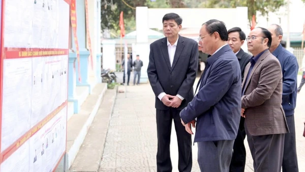 Bí thư Tỉnh ủy Lai Châu kiểm tra công tác chuẩn bị bầu cử các cấp tại xã biên giới Sin Suối Hồ.