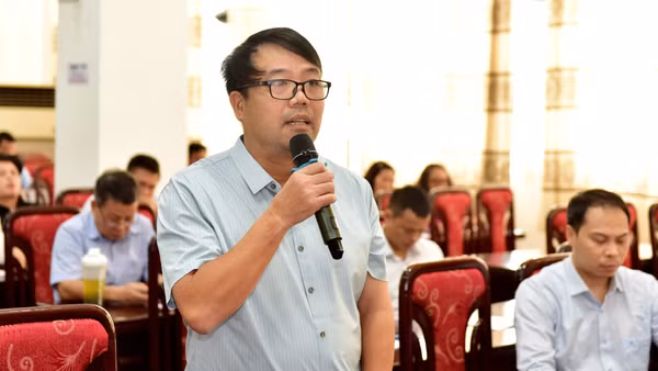 Đại diện nhà đầu tư phát biểu ý kiến tại buổi đối thoại.