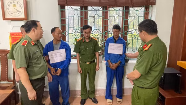 Các đối tượng tại cơ quan điều tra. (Ảnh: Trần Tuấn)