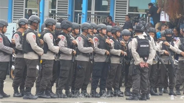 Cảnh sát cơ động - đặc nhiệm chống khủng bố trên đường phố Jakarta. Ảnh tư liệu: Đỗ Quyên/PV TTXVN tại Indonesia.