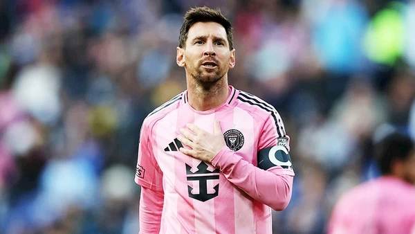Messi sắp chạm “mốc 900”