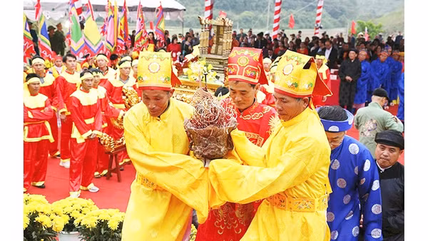 Các nghi lễ tại lễ hội đã được phục hồi. 