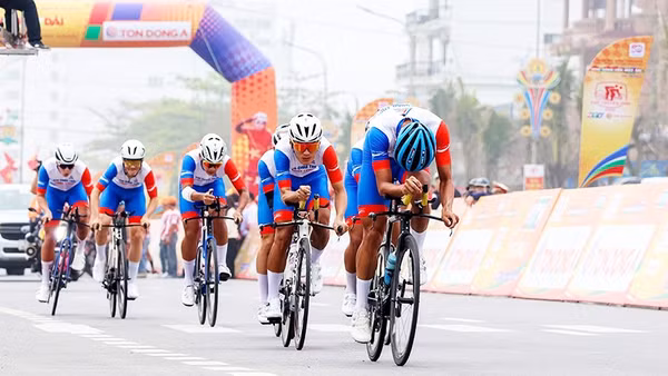 Giải đua khởi tranh vào ngày 3/4 tại Phú Thọ và kết thúc đúng vào ngày 30/4 tại Thành phố Hồ Chí Minh.
