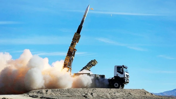 Một bệ phóng tên lửa của Iran được kích hoạt nhằm vào Israel. Ảnh: SHUTTERSTOCK