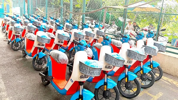 Xe đạp điện có mầu sắc bắt mắt, quy trình sử dụng dịch vụ đơn giản, thuận tiện cho người dùng.