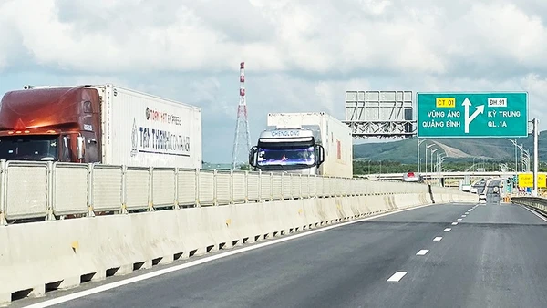 Bắt đầu thu phí 5 tuyến cao tốc Bắc - Nam