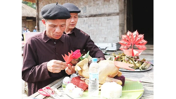 Chu đáo chuẩn bị lễ vật.