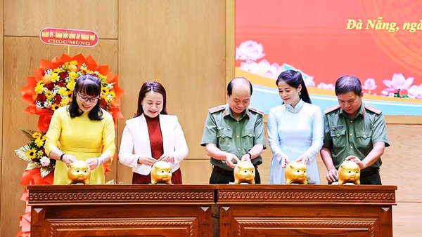 Hội Phụ nữ Công an TP Đà Nẵng phát động phong trào “Nuôi heo đất vì người nghèo” giai đoạn 2026-2030 nhằm gây quỹ hỗ trợ các hoàn cảnh khó khăn.