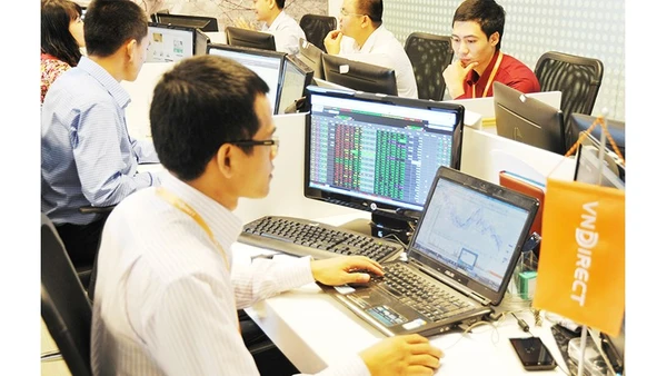 Tiếp tục phát triển thị trường chứng khoán và trái phiếu để trở thành kênh cung cấp vốn trung và dài hạn quan trọng cho nền kinh tế. Ảnh: NAM HẢI