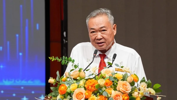 Đồng chí Phạm Quốc Bảo, Bí thư Đảng ủy, Chủ tịch Hội đồng thành viên EVNHCMC gửi nhiều thông điệp ý nghĩa đến tập thể người lao động đơn vị trong chặng đường mới. 