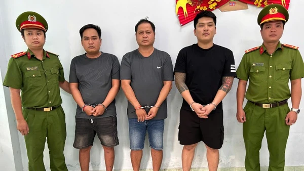 Các đối tượng tại Cơ quan Công an. (Ảnh: Công an cung cấp)