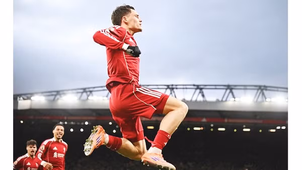 Florian Wirtz "bay cao" với bàn thắng đầu tiên cho đội bóng mới Liverpool.