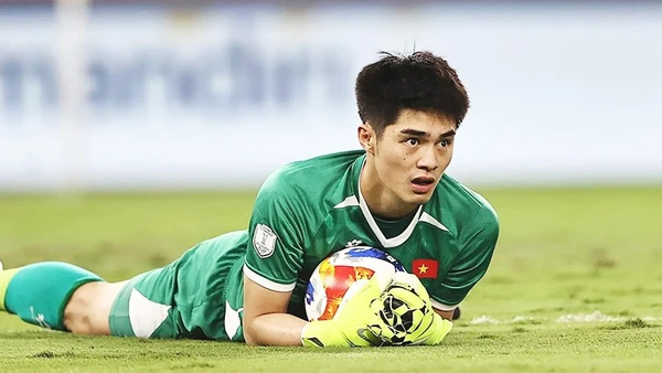 Thủ môn Trần Trung Kiên ngày càng thể hiện bản lĩnh. Ảnh: VFF