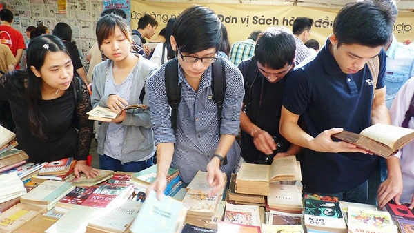 Rất cần các biện pháp khơi dậy văn hóa đọc.