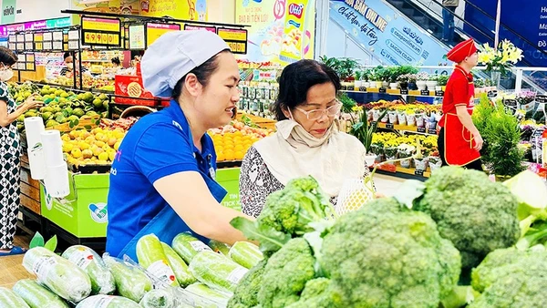 Các siêu thị đã có nhiều hoạt động khuyến mãi nhằm kích cầu tiêu dùng. 