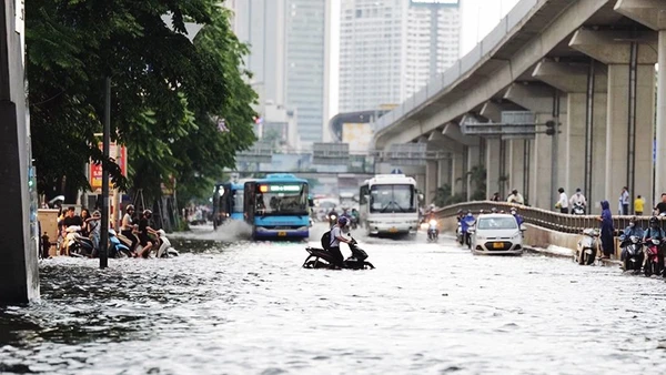 Thời gian tới, Hà Nội sẽ tính tới phương án lắp đặt hệ thống cảnh báo sớm tại các khu vực xung yếu, trũng thấp.