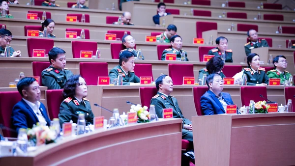 Các đại biểu tham dự hội thảo.