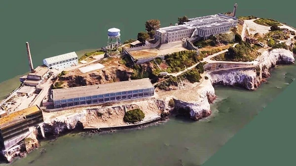 Đảo và nhà tù Alcatraz nhìn từ trên cao. Ảnh: GETTYIMAGES