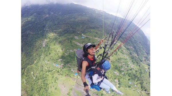 Kancha trong một chuyến bay dù lượn. 