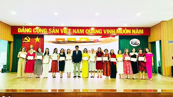 Lễ tốt nghiệp khóa đào tạo nghề kỹ thuật chăm sóc da cơ bản