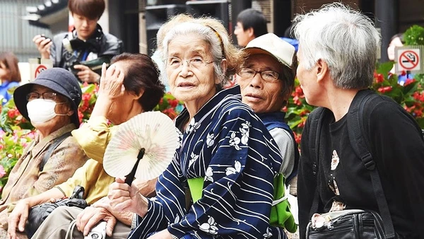 Những người trên 75 tuổi tại Nhật Bản sẽ phải gánh chi phí y tế cao hơn. Ảnh: GETTY IMAGES
