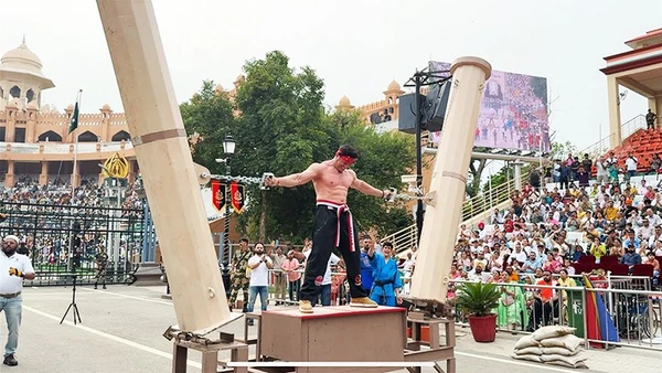 Màn biểu diễn của “người thép”